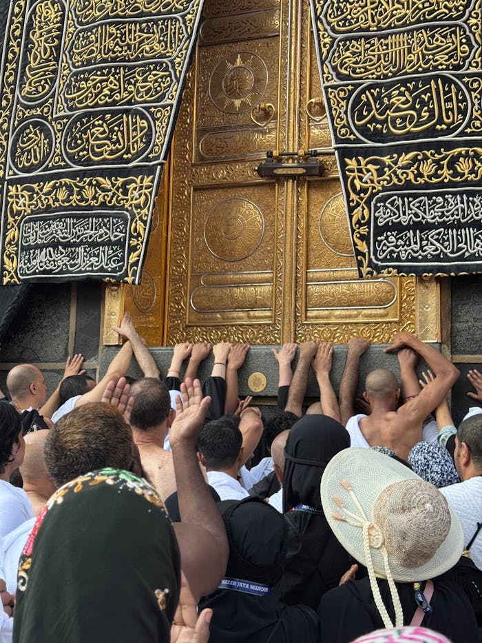 The Art of Drawing Readers In: Your attractive post title goes here Faithful pilgrims gathered in prayer at the sacred Kaaba in Mecca, capturing a moment of devotion.